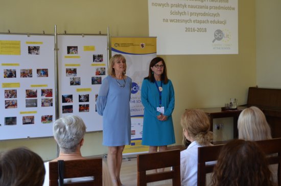 Rozpoczęcie konferencji w Bydgoszczy przez dyr KPCEN i Przedszkola 34 w Bydgoszczy - Mariola Cyganek i Ewa Tomasik